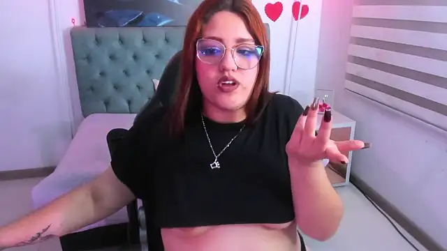 Snapshot of Camiila_Osorio chatting on 02.25.25 Camiila Osorio online show from 02.25.25