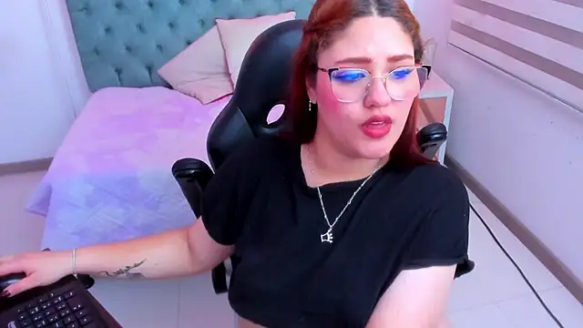 Snapshot of Camiila_Osorio chatting on 03.12.25 Camiila Osorio online show from 03.12.25