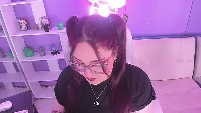 Snapshot of Camiila_Osorio chatting on 09.26.25 Camiila Osorio online show from 09.26.25