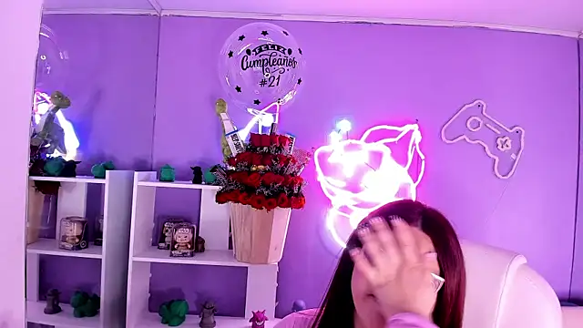 Snapshot of Camiila_Osorio chatting on 10.04.25 Camiila Osorio online show from 10.04.25