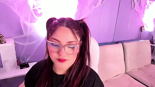 Snapshot of Camiila_Osorio chatting on 10.15.25 Camiila Osorio online show from 10.15.25