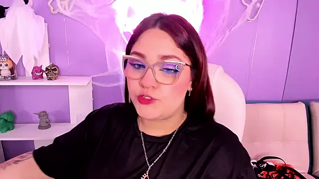 Snapshot of Camiila_Osorio chatting on 10.20.25 Camiila Osorio online show from 10.20.25