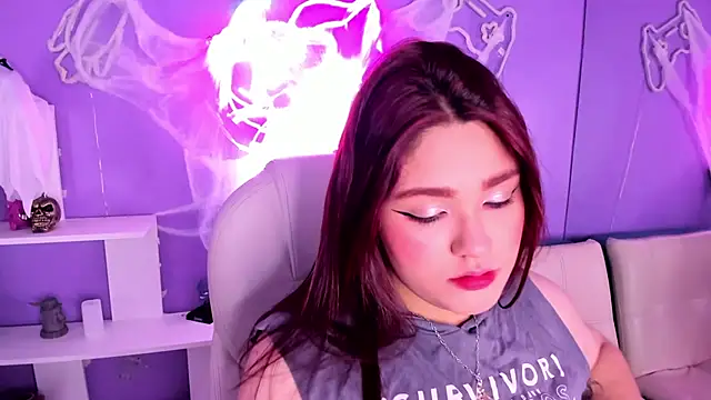 Snapshot of Camiila_Osorio chatting on 10.22.25 Camiila Osorio online show from 10.22.25