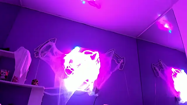 Snapshot of Camiila_Osorio chatting on 10.23.25 Camiila Osorio online show from 10.23.25