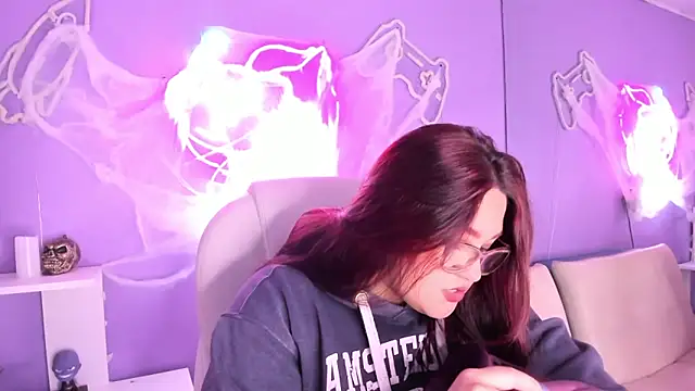 Snapshot of Camiila_Osorio chatting on 10.30.25 Camiila Osorio online show from 10.30.25