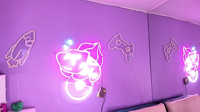 Snapshot of Camiila_Osorio chatting on 11.07.25 Camiila Osorio online show from 11.07.25