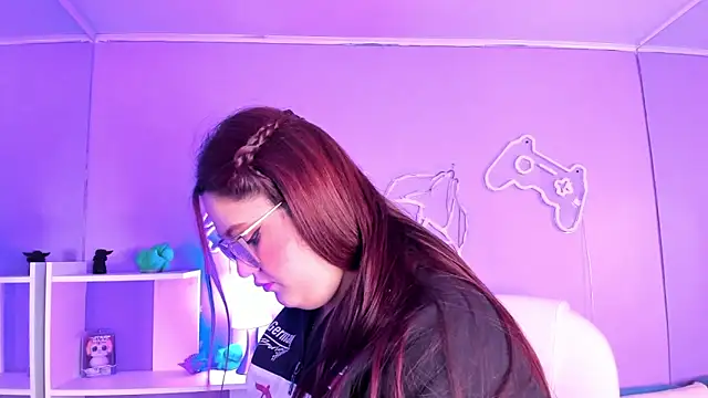 Snapshot of Camiila_Osorio chatting on 11.20.25 Camiila Osorio online show from 11.20.25