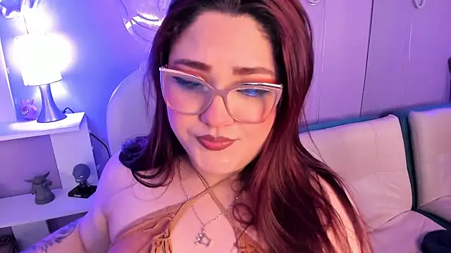 Snapshot of Camiila_Osorio chatting on 11.27.25 Camiila Osorio online show from 11.27.25