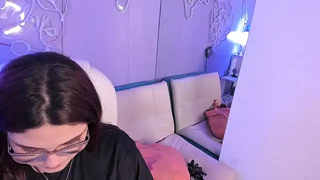 Snapshot of Camiila_Osorio chatting on 12.01.25 Camiila Osorio online show from 12.01.25