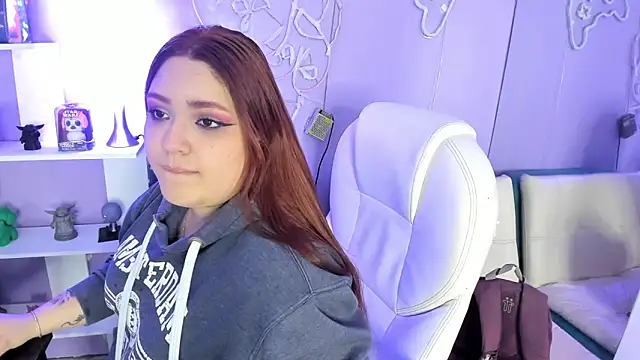 Snapshot of Camiila_Osorio chatting on 12.18.25 Camiila Osorio online show from 12.18.25