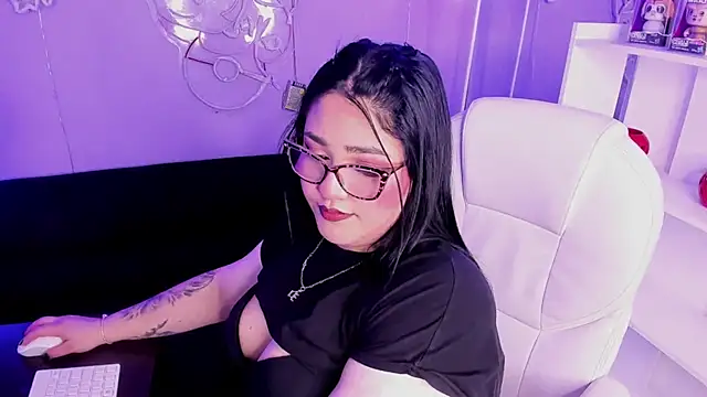 Snapshot of Camiila_Osorio chatting on 03.05.26 Camiila Osorio online show from 03.05.26