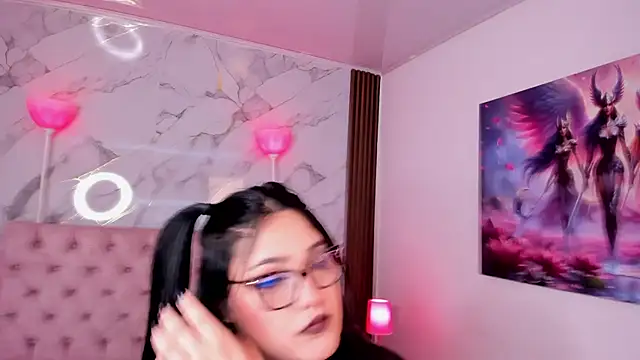 Snapshot of Camiila_Osorio chatting on 03.18.26 Camiila Osorio online show from 03.18.26