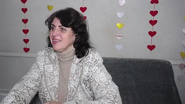 Snapshot of LuciaMii chatting on 03.08.25 LuciaMii online show from 03.08.25