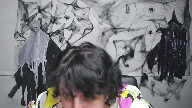 Snapshot of LuciaMii chatting on 11.15.25 LuciaMii online show from 11.15.25
