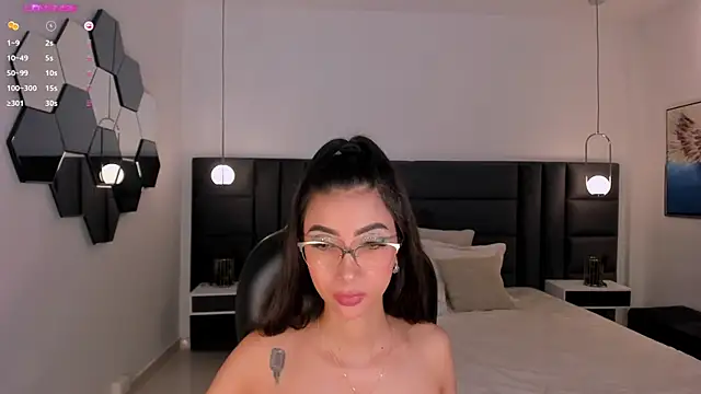 Snapshot of ValeriaVelvet chatting on 03.19.25 ValeriaVelvet online show from 03.19.25