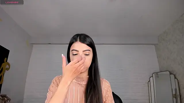 Snapshot of ValeriaVelvet chatting on 10.20.25 ValeriaVelvet online show from 10.20.25