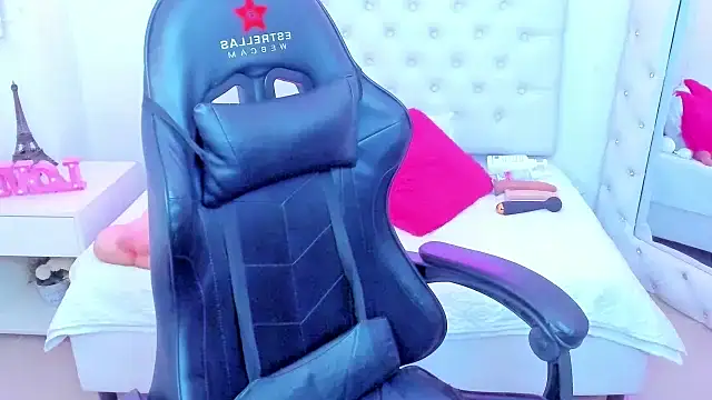 Snapshot of silvana__miller chatting on 02.04.25 silvana miller online show from 02.04.25