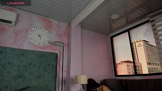 Snapshot of JESSI_NAOMI chatting on 12.22.25 JESSI NAOMI online show from 12.22.25