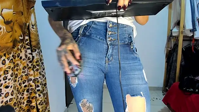 Snapshot of Charllote23 chatting on 03.18.25 Charllote23 online show from 03.18.25