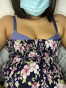 Snapshot of Shadow_Girl007 chatting on 02.05.25 Shadow Girl007 online show from 02.05.25