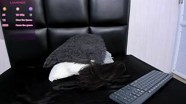 Snapshot of Milk_max_18 chatting on 01.25.25 Milk max 18 online show from 01.25.25