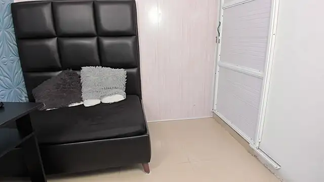 Snapshot of Milk_max_18 chatting on 02.09.25 Milk max 18 online show from 02.09.25