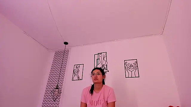 Snapshot of cloehonney chatting on 10.28.25 cloehonney online show from 10.28.25