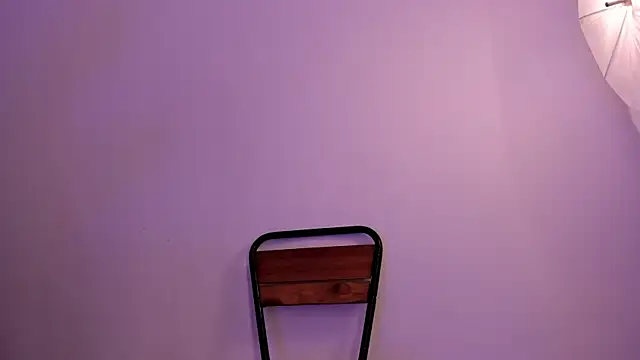 Snapshot of cloehonney chatting on 12.16.25 cloehonney online show from 12.16.25