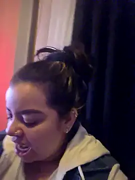 MiahJoness online show from 10.12.25