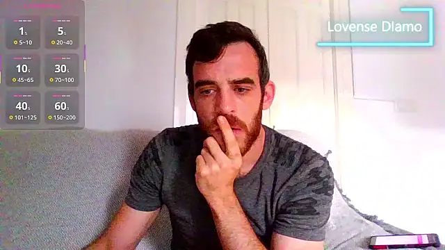 Snapshot of _NakedChef_ chatting on 10.17.25 NakedChef online show from 10.17.25