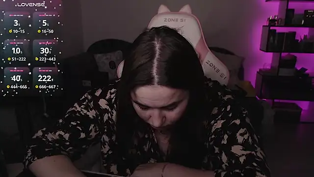 Snapshot of SexyWitch_666 chatting on 11.19.25 SexyWitch 666 online show from 11.19.25