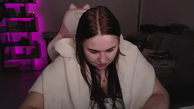 Snapshot of SexyWitch_666 chatting on 12.16.25 SexyWitch 666 online show from 12.16.25