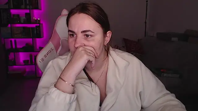 Snapshot of SexyWitch_666 chatting on 12.18.25 SexyWitch 666 online show from 12.18.25