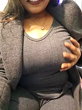 Snapshot of N-Natasha chatting on 12.31.24 N-Natasha online show from 12.31.24