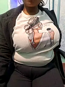 Snapshot of N-Natasha chatting on 01.01.25 N-Natasha online show from 01.01.25