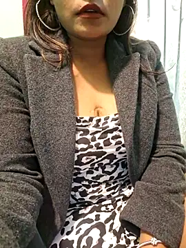 Snapshot of N-Natasha chatting on 01.12.25 N-Natasha online show from 01.12.25