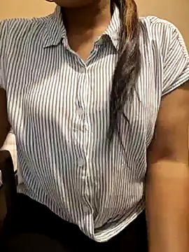 Snapshot of N-Natasha chatting on 02.14.25 N-Natasha online show from 02.14.25