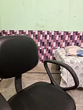 Snapshot of N-Natasha chatting on 09.13.25 N-Natasha online show from 09.13.25