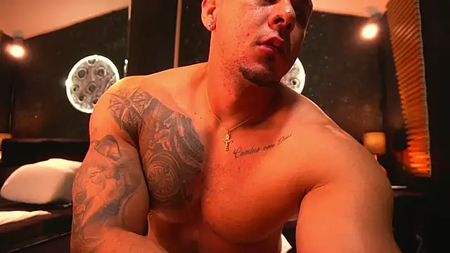 Snapshot of MassimoWalton2 chatting on 11.17.25 MassimoWalton2 online show from 11.17.25