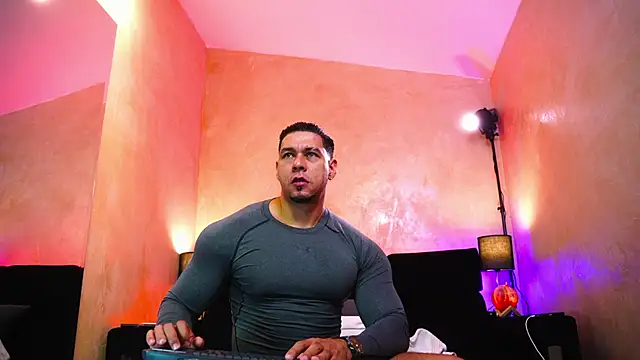 Snapshot of MassimoWalton2 chatting on 03.29.26 MassimoWalton2 online show from 03.29.26