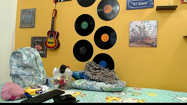 Snapshot of evaleribigtits18 chatting on 02.20.25 evaleribigtits18 online show from 02.20.25