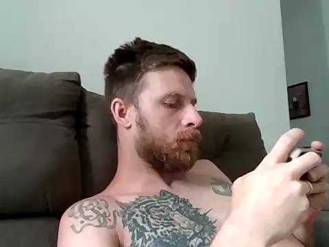 Snapshot of SkullTatto chatting on 12.17.25 SkullTatto online show from 12.17.25