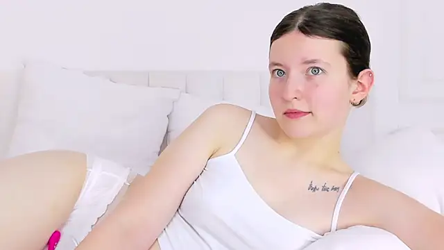 MoonAngelic online show from 01.11.25