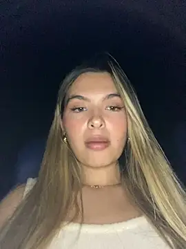 Snapshot of Odett_ chatting on 02.05.25 Odett online show from 02.05.25