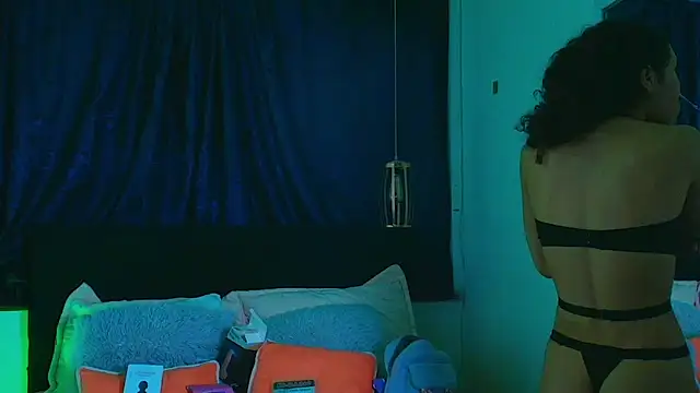 Snapshot of avans_15 chatting on 01.31.25 avans 15 online show from 01.31.25