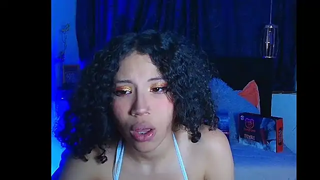 Snapshot of avans_15 chatting on 02.15.25 avans 15 online show from 02.15.25