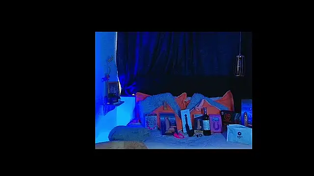 Snapshot of avans_15 chatting on 02.15.25 avans 15 online show from 02.15.25