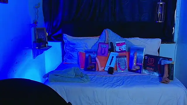 Snapshot of avans_15 chatting on 02.19.25 avans 15 online show from 02.19.25