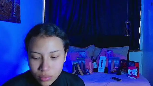 Snapshot of avans_15 chatting on 02.25.25 avans 15 online show from 02.25.25