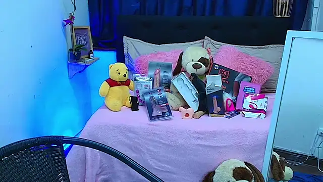 Snapshot of avans_15 chatting on 02.28.25 avans 15 online show from 02.28.25